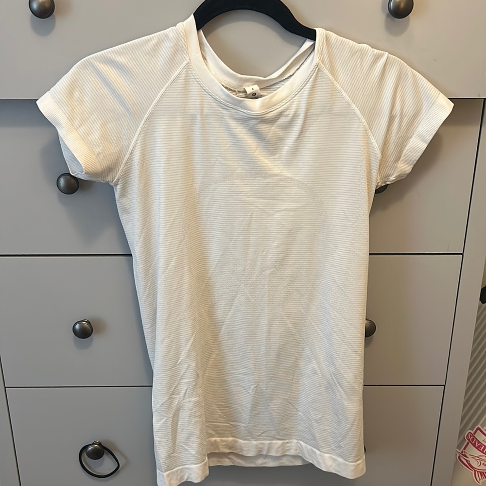 Lululemon swiftly tech short sleeve shirt size 6